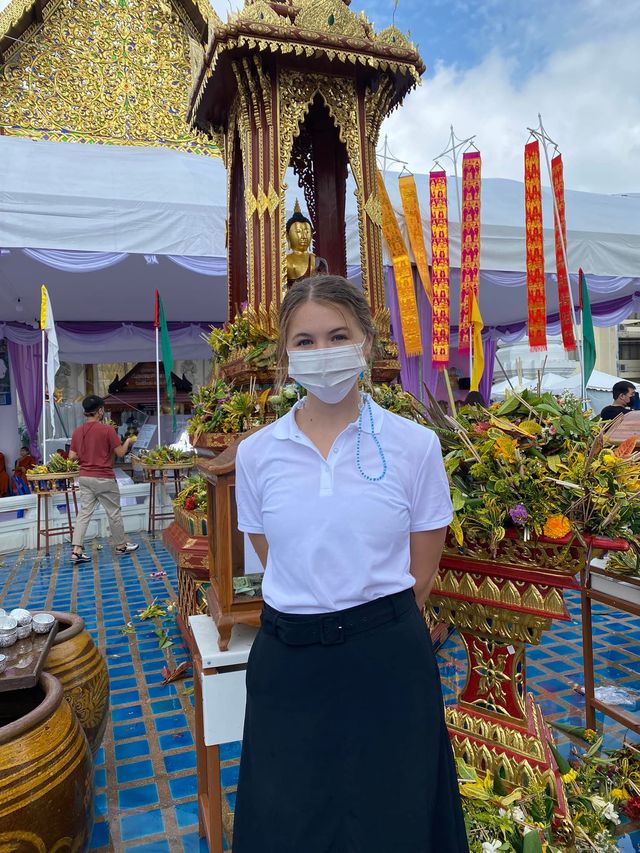 Teaching English in Thailand, teacher uniform