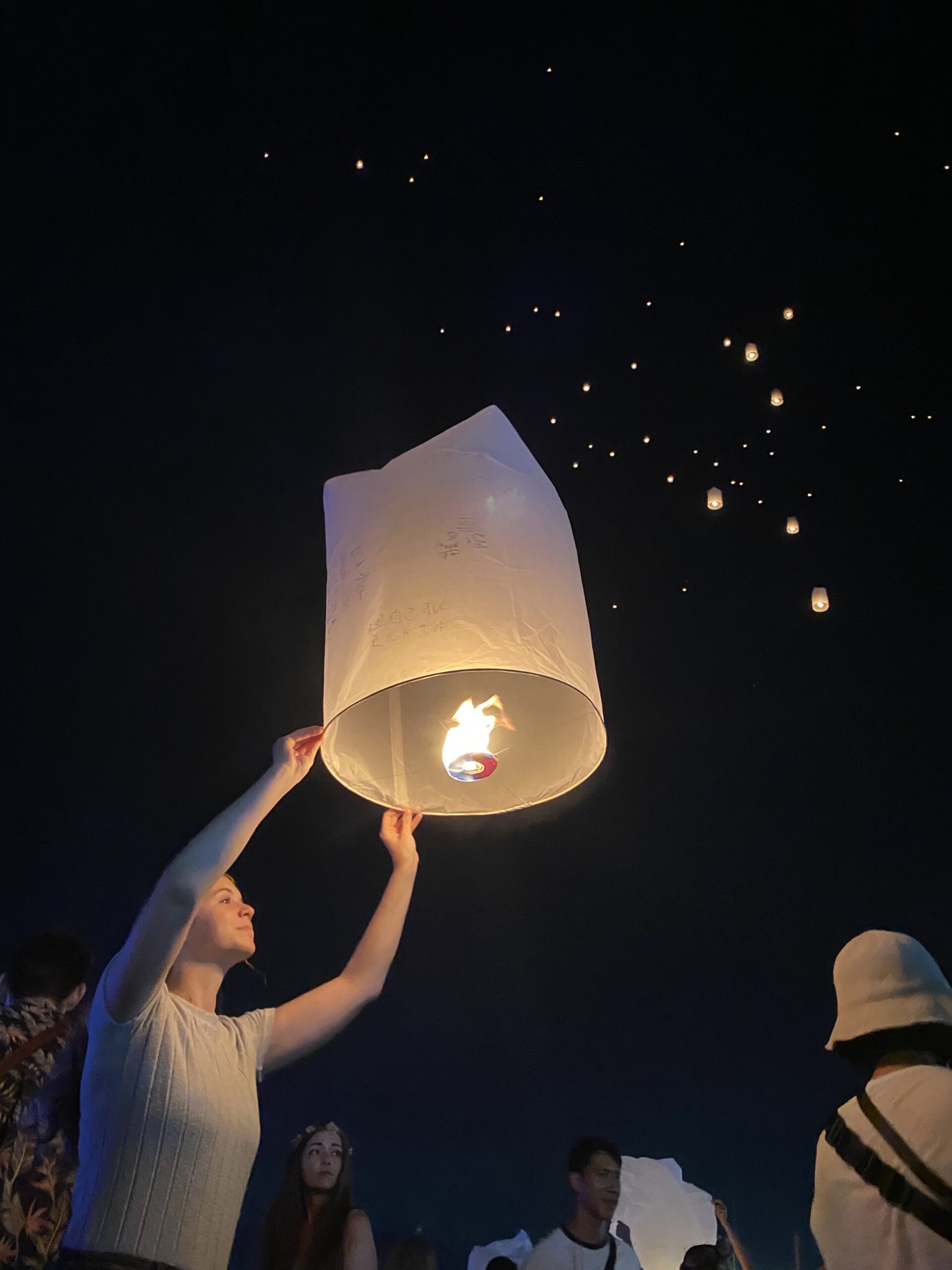 lantern floating at chiang mai itinerary lantern festival