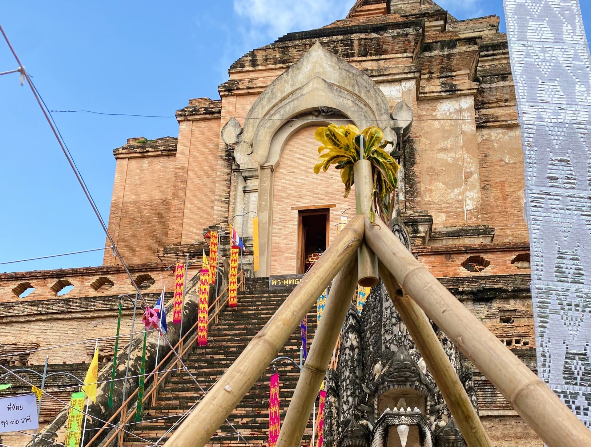 temple ruins in Chiang Mai Thailand - 7 day thailand itinerary