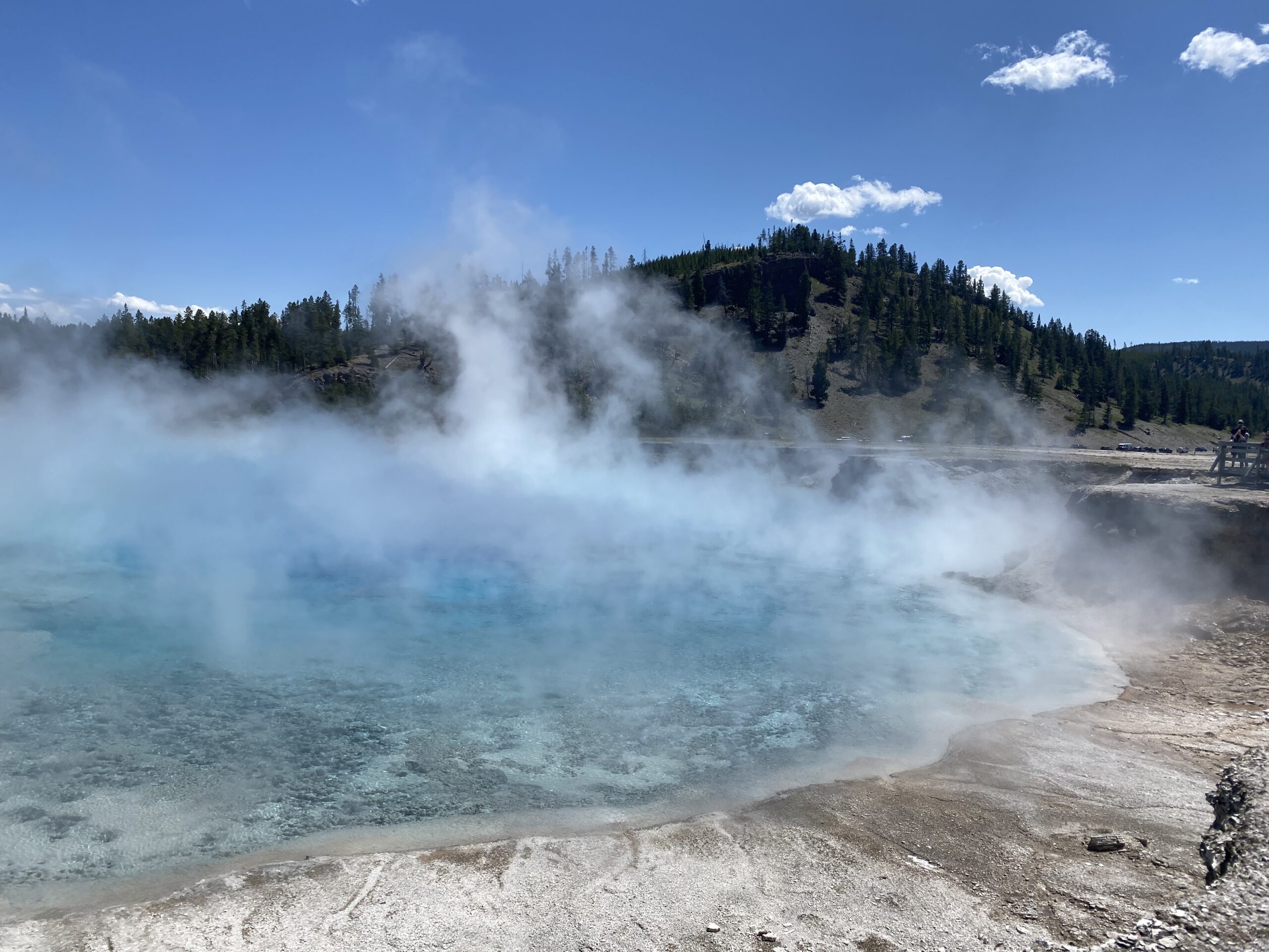 7 day montana itinerary- yellowstone hot spring