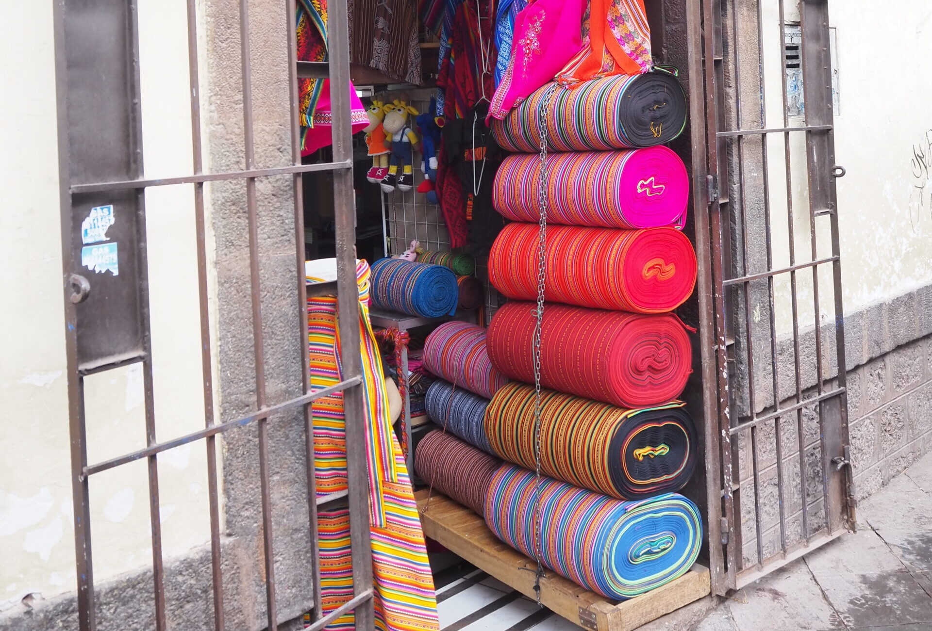 textiles in cusco